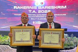 Dua Direktur Reserse Polda Banten Dapat Piagam Penghargaan Kapolri