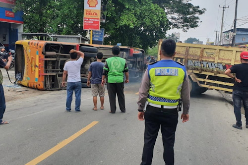 Bus terguling di Cibadak Tak Ada Korban