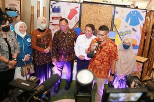 Al Muktabar Dampingi Sandiaga Uno Kunjungi Pameran AKI