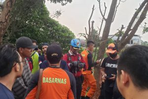 Basarnas Cari Dua Anak Tenggelam di Kali Bekasi