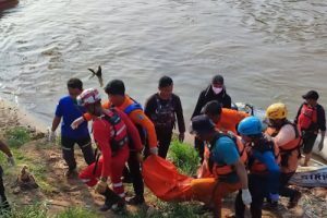 Dua Anak Tenggelam di Kali Bekasi Ditemukan Meninggal