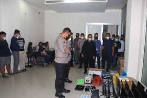 Penggerebekan Ruko Diduga Tempat Judi Online