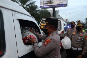 Polres Metro Tangerang Kota Kembali Sebar Paket Sembako Pasca BBM Naik
