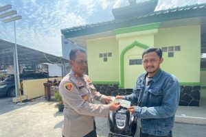 Polsek Serang Serahkan Barang Bukti Motor Hasil Kejahatan Ke Pemilik
