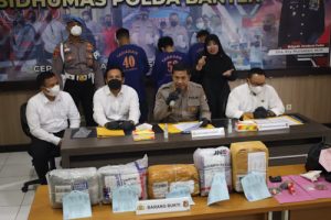Manfaatkan Jasa Pengiriman Barang Edarkan Ganja Tiga Pelaku Ditangkap