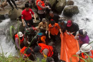 Siswi SMP yang Tenggelam Di Curug Kembar Ditemukan