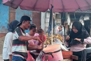 Viral, Omzet Jualan Kupat Sayur Sehari Jutaan