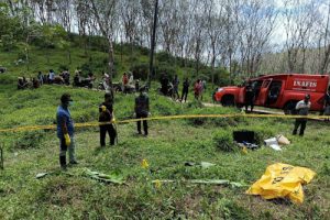 Satreskrim Polres Lebak Olah TKP Penemuan Dua Mayat di Kebun Karet