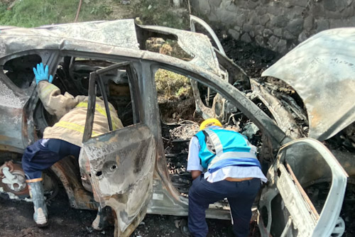 Mobil Terbalik di Tol Satu Orang Tewas Terbakar