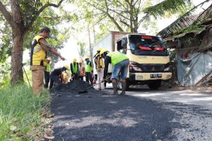 UPTD Jalan dan Jembatan Wilayah IV Lakukan Pemeliharaan Jalan di 11 Titik