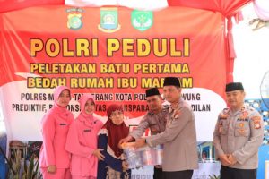 Kapolres Metro Tangerang Kota Lakukan Peletakan Batu Pertama Bedah Rumah