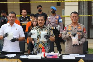 Jadi Pabrik Ekstasi Polisi Gerebek Rumah di Perumahan Lavon Tangerang