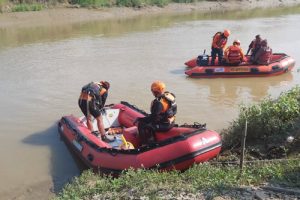Cuci Daging Kurban Di Sungai Malah Tenggelam