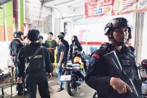 Brimob Polda Banten Patroli di Wilkum Polres Kota Serang