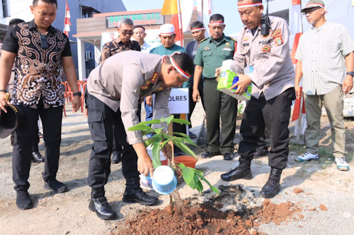 Lestarikan Penghijauan Polsek Karawaci Tanam Puluhan Bibit Pohon