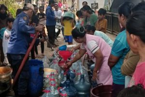 Pos Tigaraksa BPBD Kabupaten Tangerang Salurkan 5000 Liter Air Bersih