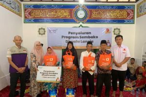 Syamil Aqiqah bersama BMM Salurkan Paket Sembako untuk Dhuafa Lansia