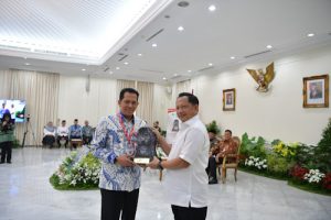 Pemkab Tangerang Terima Penghargaan dari Wapres