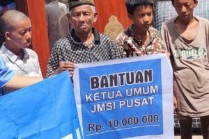 Ketum JMSI Bantu Lima Anak Berkebutuhan Khusus Di Tulang Bawang