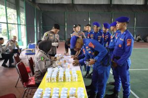 Personil Polda Banten Lakukan Tes Urin