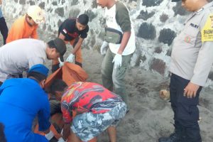 Ditpolairud Polda Banten Evakuasi Temuan Mayat di Pantai 88
