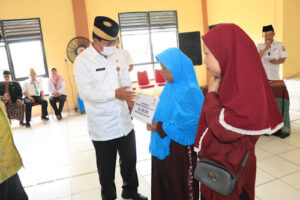 Baznas Kabupaten Tangerang Salurkam ZIS di Wilayah Kecamatan Sukamulya
