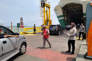 Polwan Polda Banten Lakukan Pengamanan di Dermaga VII