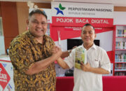 Dua Buku Karya Teguh Santosa Lengkapi Pojok Baca Digital Kantor PWI