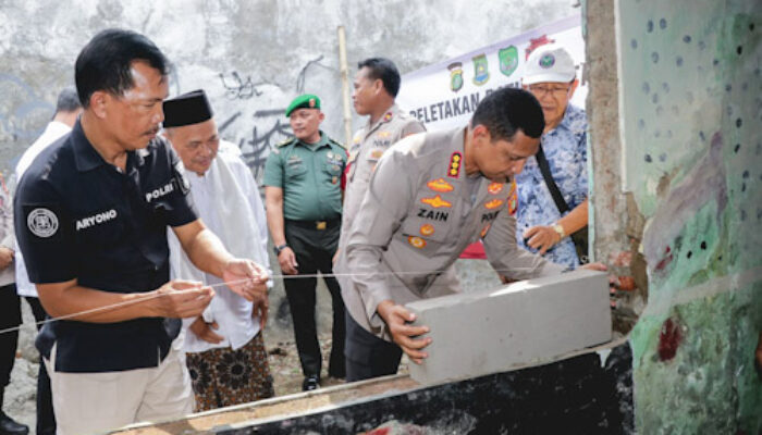 Kapolres Metro Tangerang Kota Peletakan Batu Pertama Bedah Rumah di Karawaci