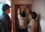 Satpol PP Segel Usaha Karaoke di Selapajang Cisoka karena Langgar Aturan
