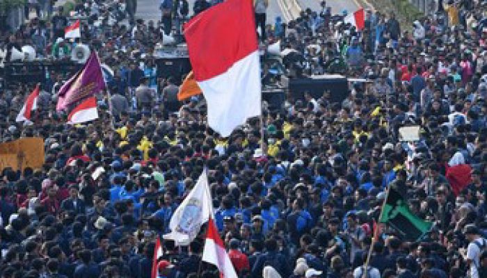 Aksi Demonstrasi Mahasiswa Sebuah Solusi atau Halusinasi