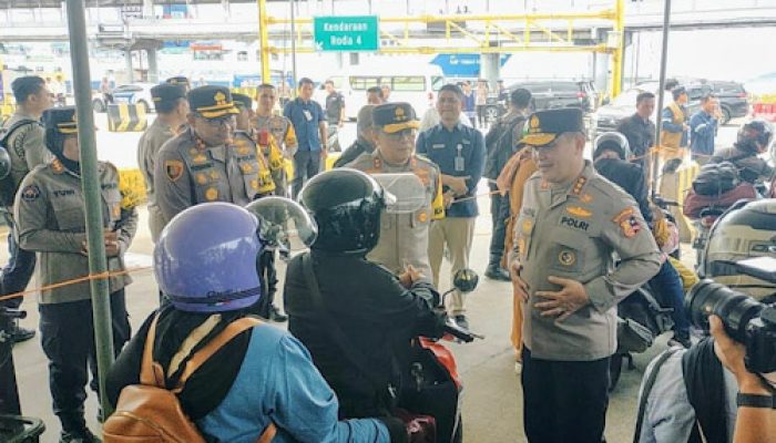 Kabaharkam Polri Monitor Pemudik di Bakauheni