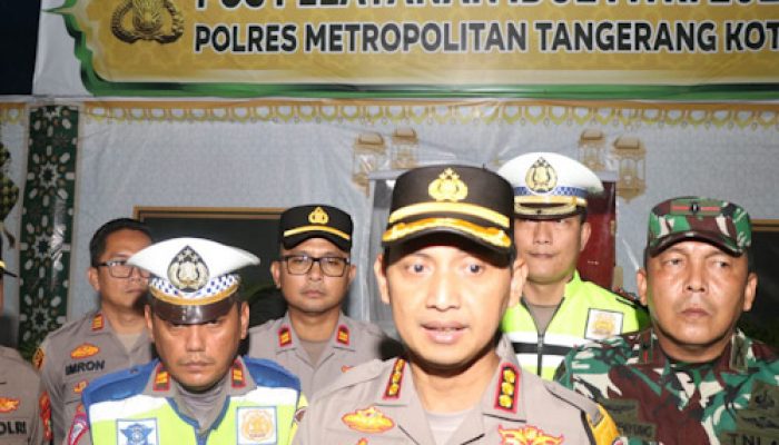 Kapolres Metro Tinjau Arus Balik di Posyan Rest Area KM 13,5 dan KM 14,