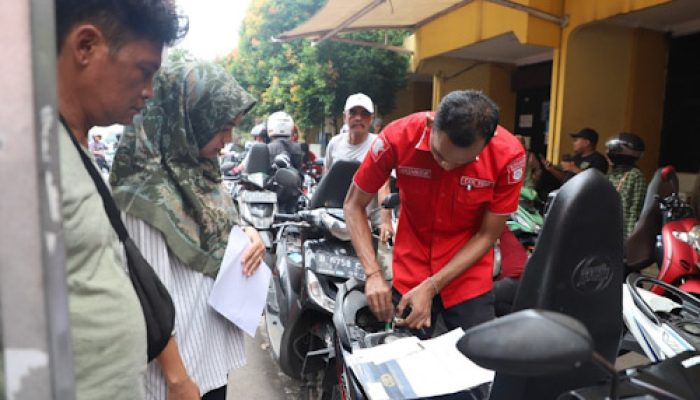 Masyarakat Kota Tangerang Serbu Lokasi Pemutihan Kendaraan Bermotor