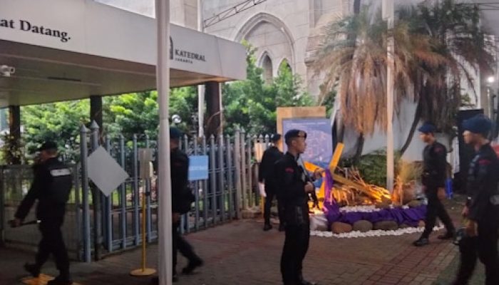 Polisi Amankan Ibadah Paskah di Gereja Katedral Jakarta