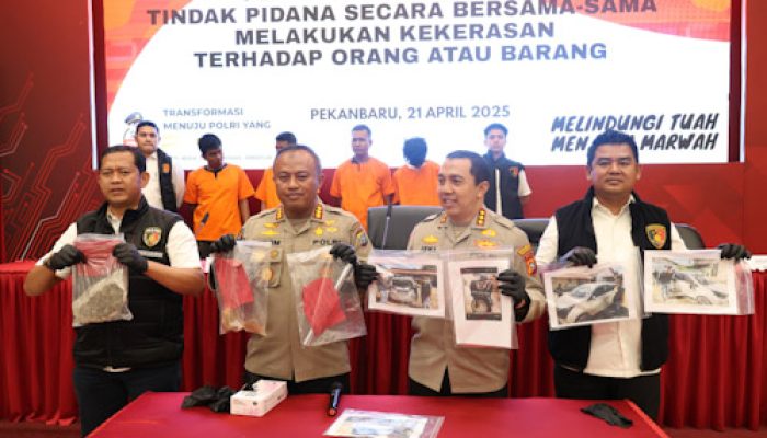 Polda Riau Tangkap Empat Debt Collector Terlibat Pengerusakan dan Intimidasi
