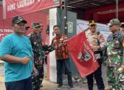 Polisi Tertibkan Ratusan Bendera Ormas di Jakpus