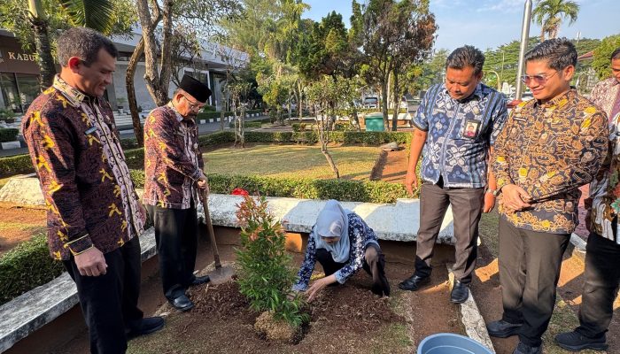 Hari Lingkungan Hidup se-Dunia 2025, Bupati Serang Aksi Bersih-bersih Sampah