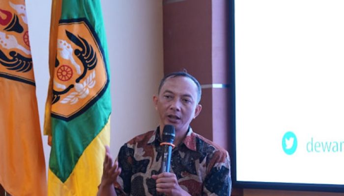 Siapa Peduli Saat Pers Lokal Sekarat?