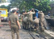 Satpol PP Kota Tangerang Bongkar Bangli di Perumahan Aster