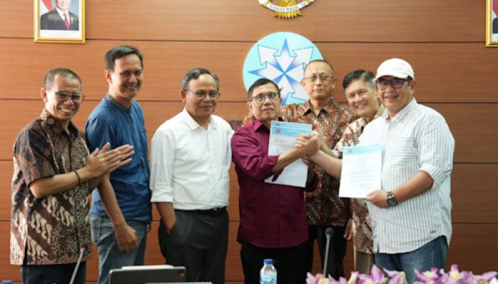 Disaksikan Dewan Pers, PWI Akhirnya Tandatangani Panitia Bersama Kongres Persatuan