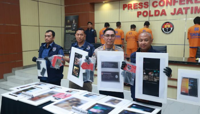 Polda Jatim Amankan 4 Orang Admin dan Anggota Group WA Gay di Surabaya