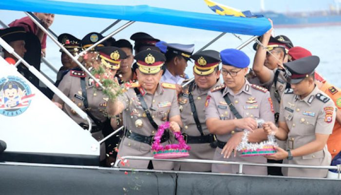 Polda Banten Tabur Bunga di Laut Merak Hari Bhayangkara ke-79
