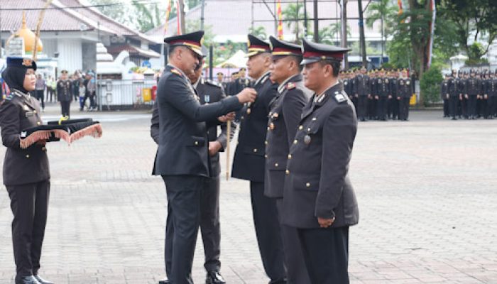 Polda Banten Upacara Hari Bhayangkara ke-79, Tiga Personel Terima Bintang Bhayangkara Nararya