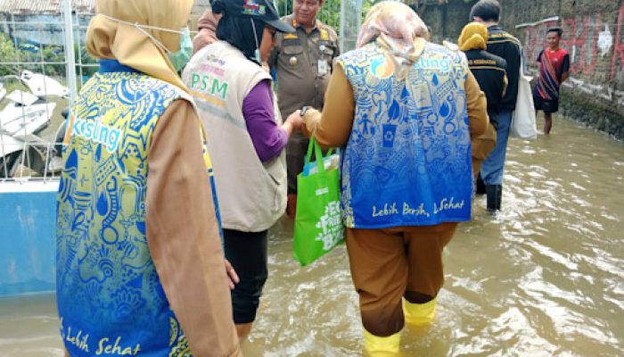 Bantu Korban Banjir, Dinkes Siagakan Posko Kesehatan di Cipondoh dan Pinang
