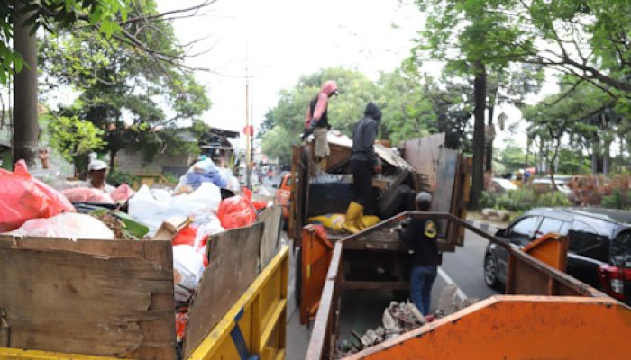 Pemkot Tangerang Tutup TPS Liar di Jalan TMP Taruna Sukasari