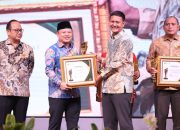 Turidi Susanto Wakil Ketua DPRD Kota Tangerang Raih Award Forum Pimred Multimedia