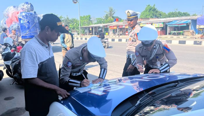 Puluhan Pengendara Kena Tegur dan Tilang di Tempat