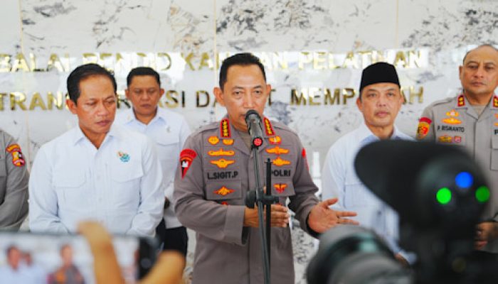 Kapolri Cek Karhutla di Kalbar: Titik Api Turun, Modifikasi Cuaca Berhasil