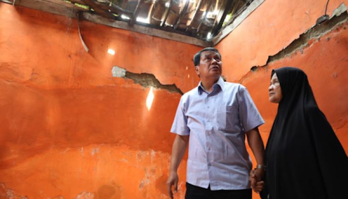 Bupati Maesyal Kunjungi Rumah Warga yang Akan Direhab